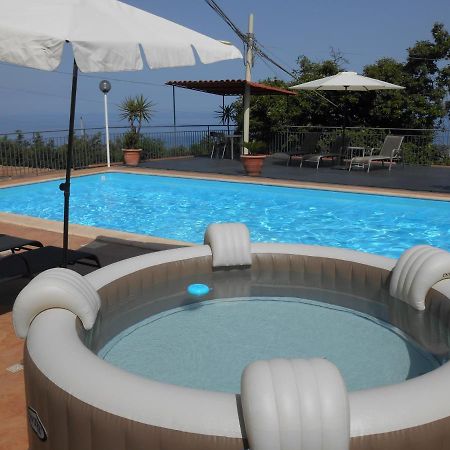 Al Villino Sunshine in villa con piscina ed idromassaggio SantʼAlfio Esterno foto